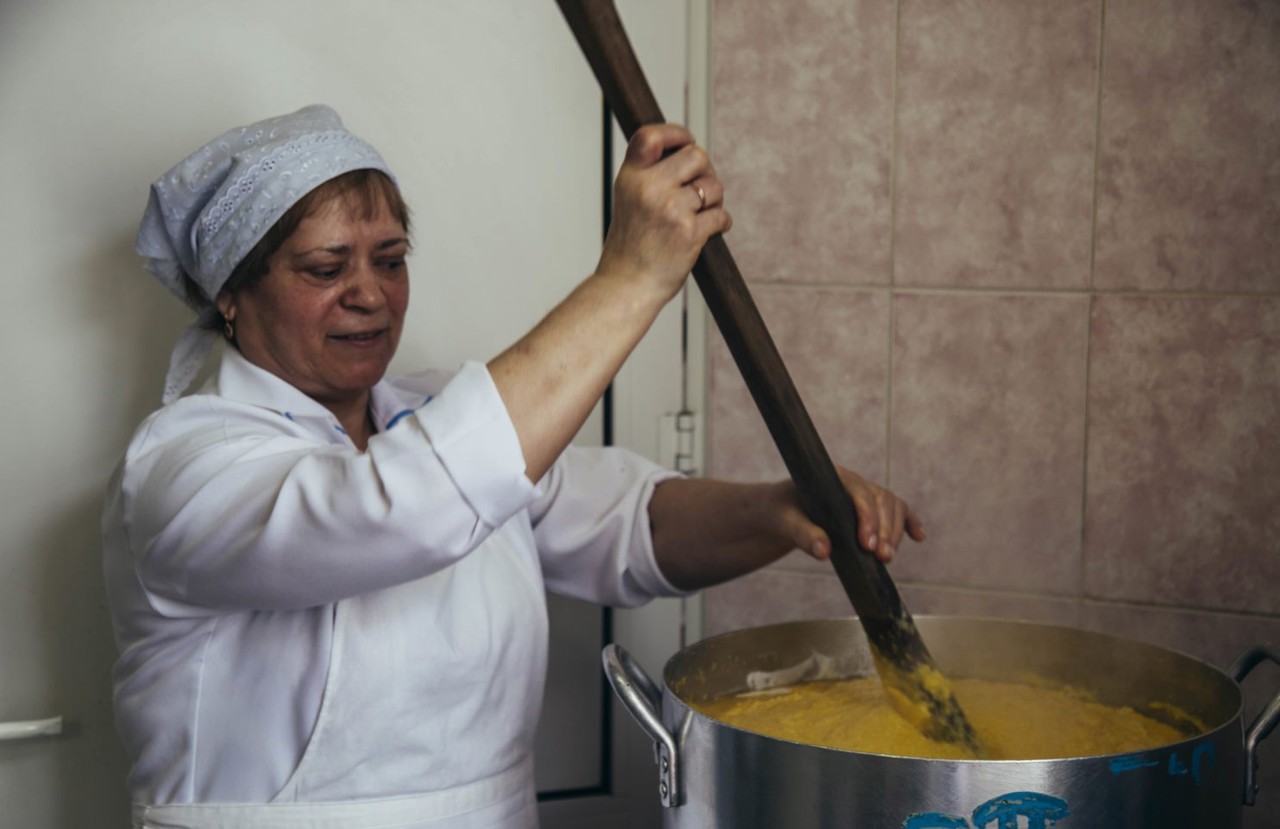 Chișinăul ar putea rămâne fără bucătari în școli și grădinițe: vârsta înaintată și salariile mici, printre principalele motive