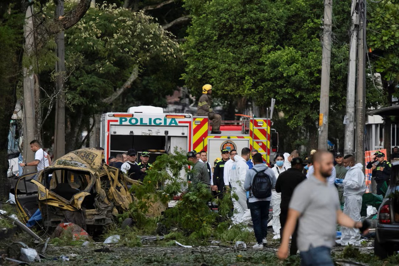 Cel puțin 18 morți și zeci de răniți în Columbia, după o explozie cu un camion-capcană și doborârea unui elicopter al poliției