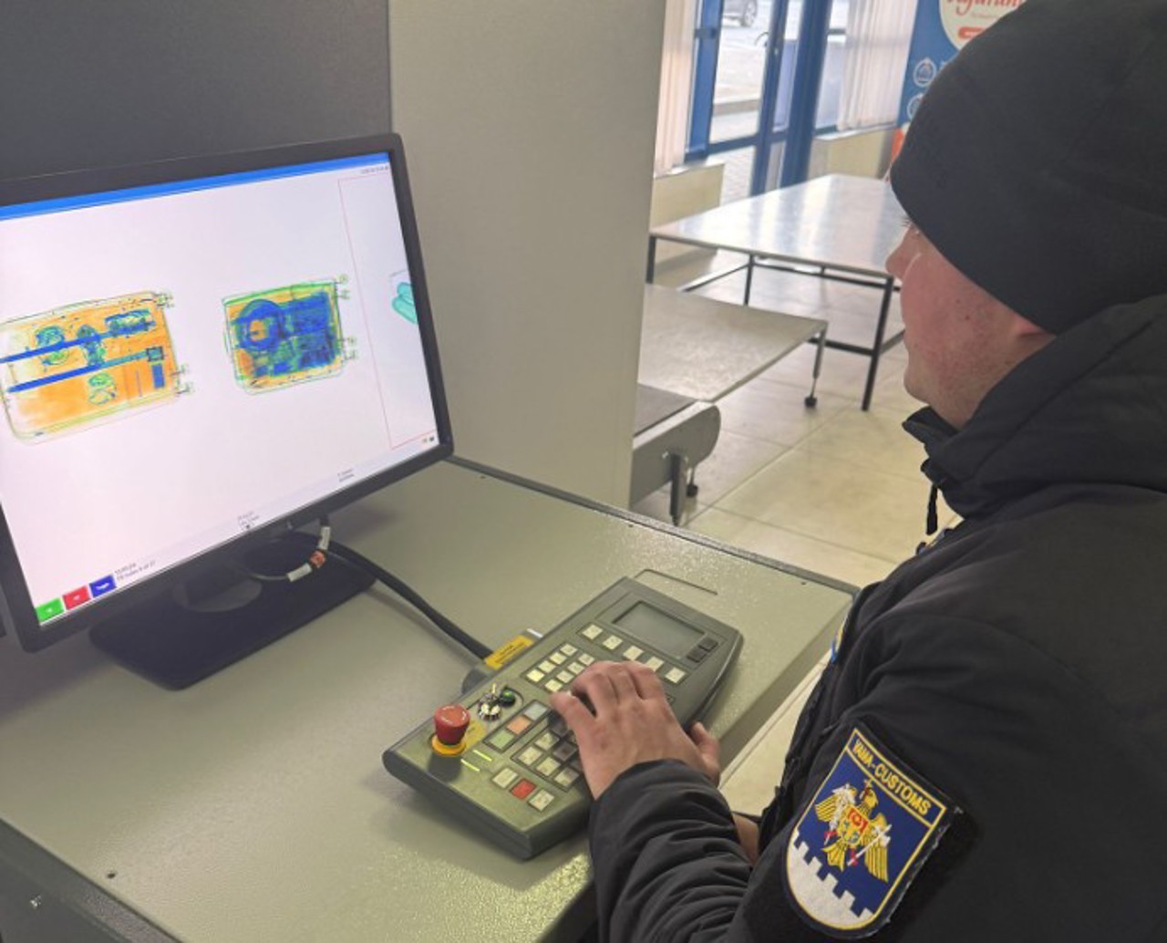 Un ucrainean a încercat să intre în R. Moldova cu șase lingouri, presupuse a fi de aur