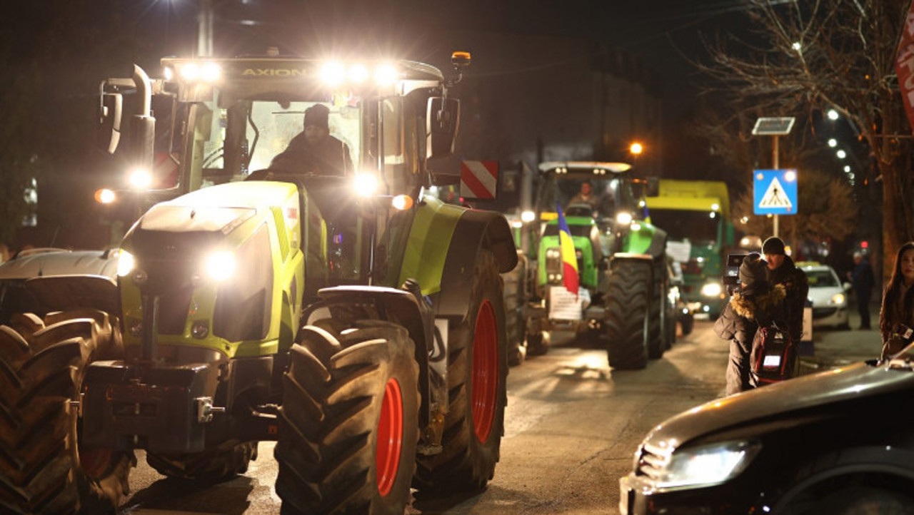 Romanian farmers, truckers protest insurance, subsidies