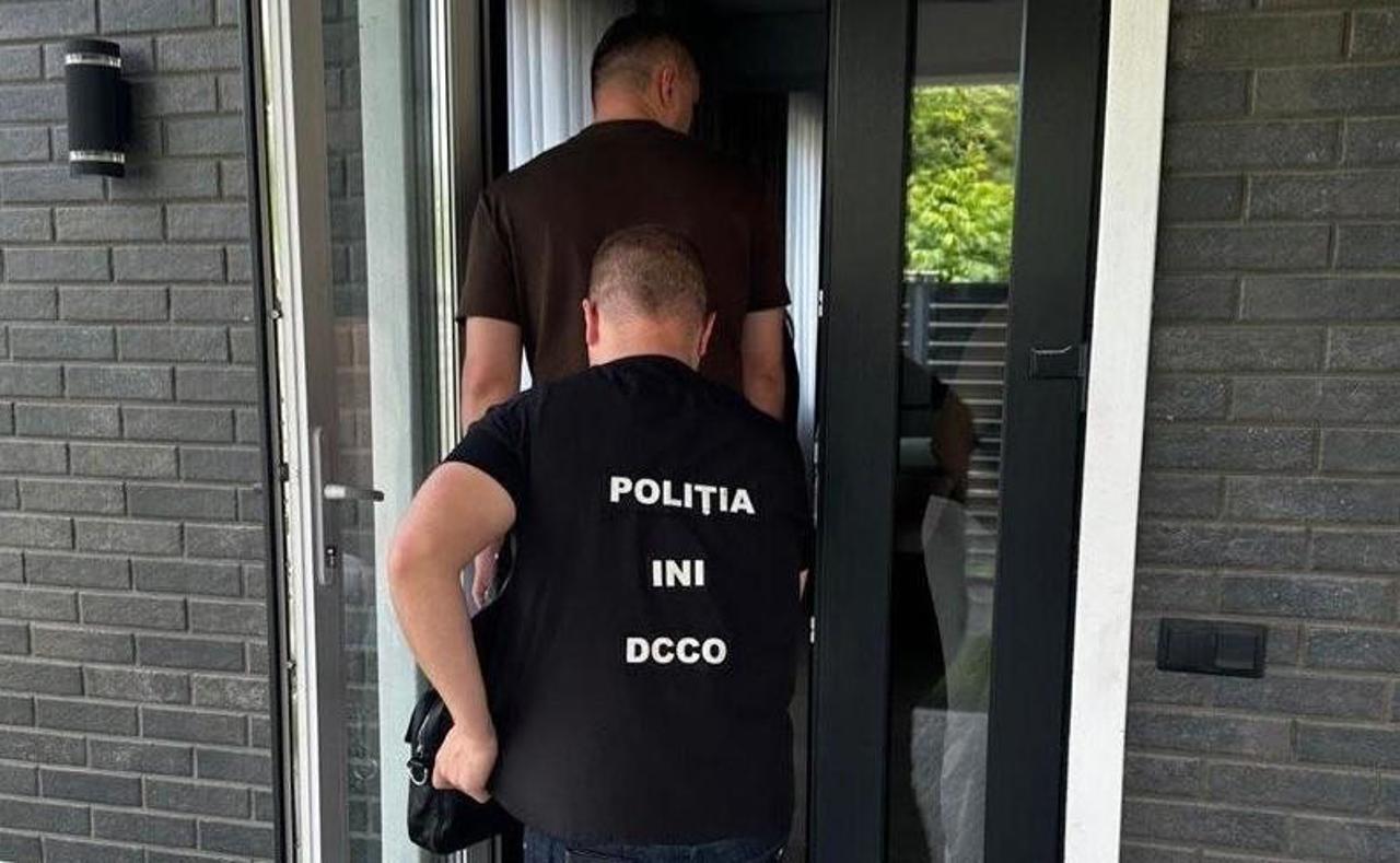Noi percheziții în dosarul centrului de apel din Ucraina, specializat în fraude: Opt suspecți, cercetați în R. Moldova
