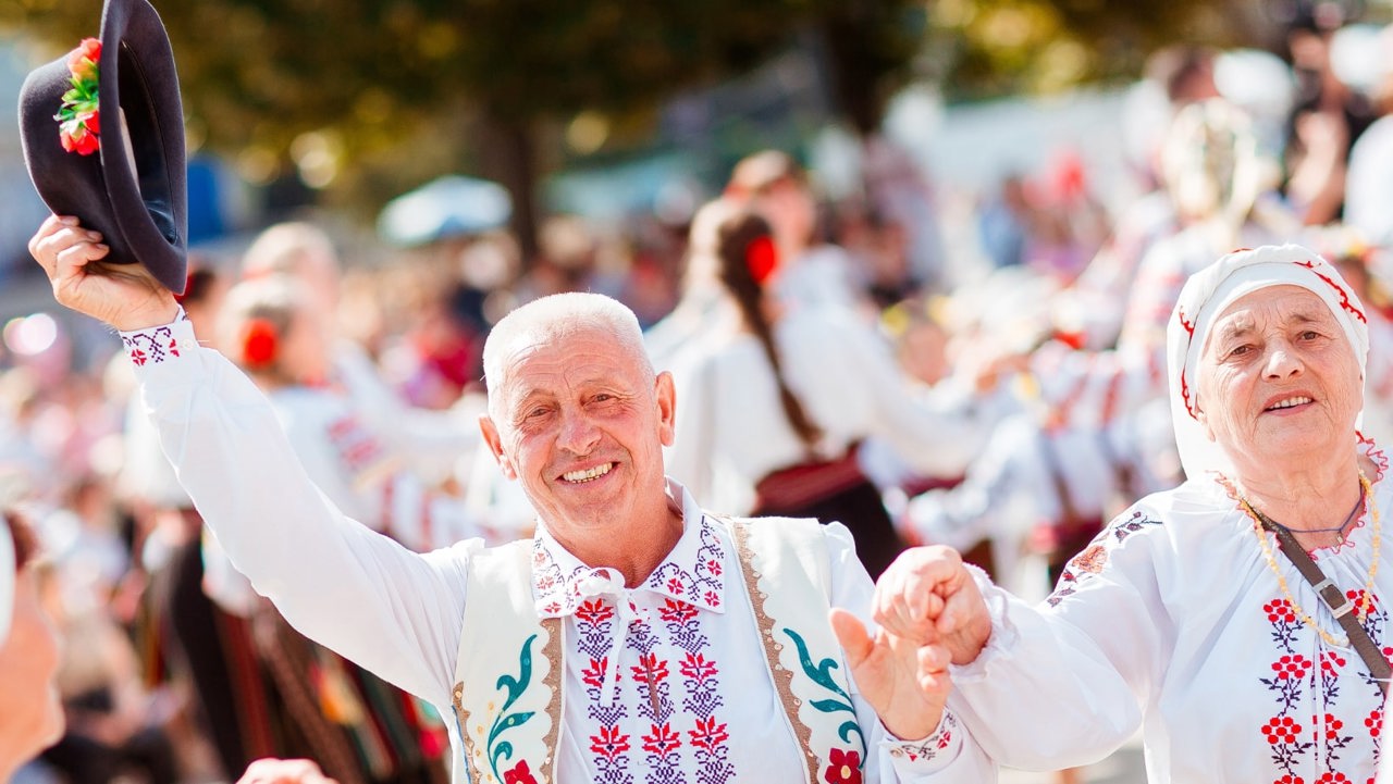 Сотни пожилых людей с севера страны встретились на фестивале "Bunica și Bunelul Fest"