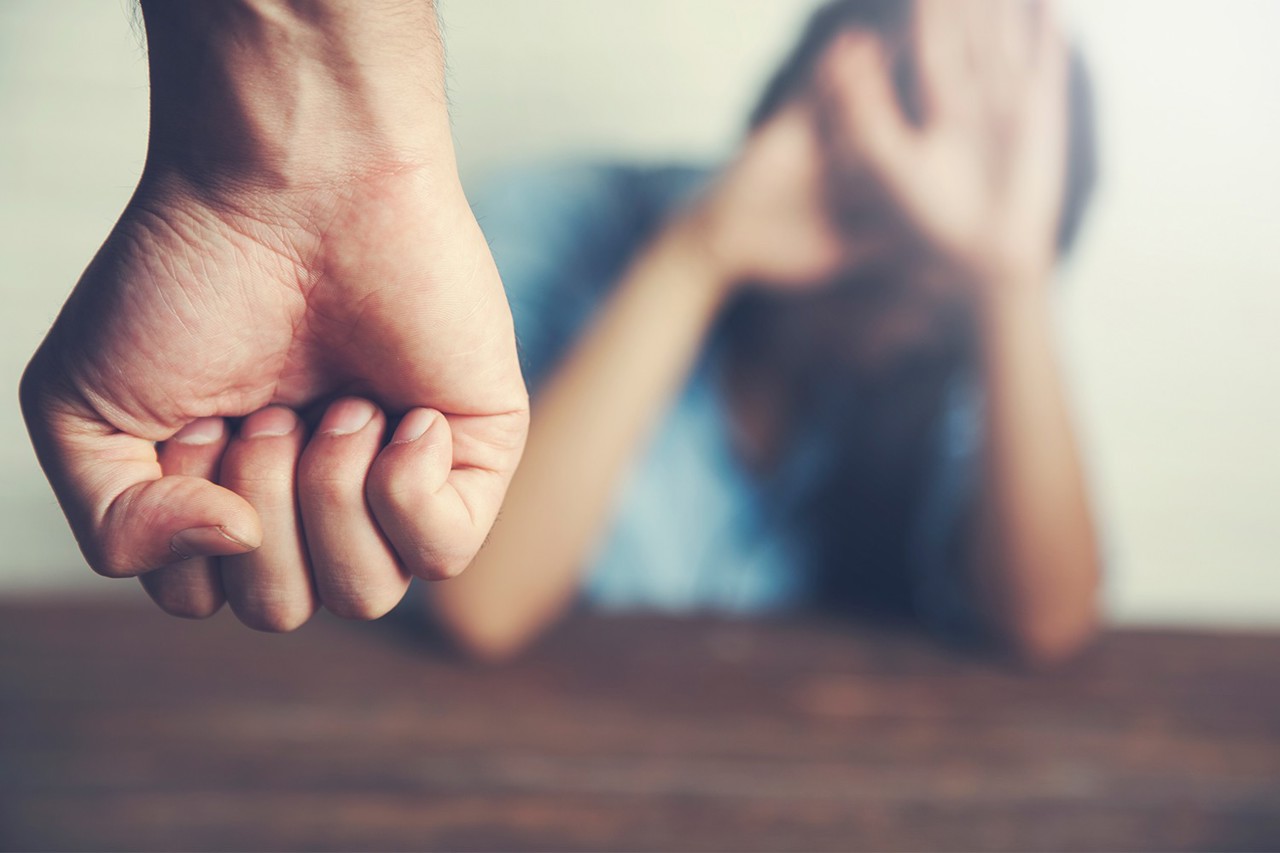 Protecție extinsă pentru victimele violenței domestice și pentru jurnaliști. Ce prevede noua lege