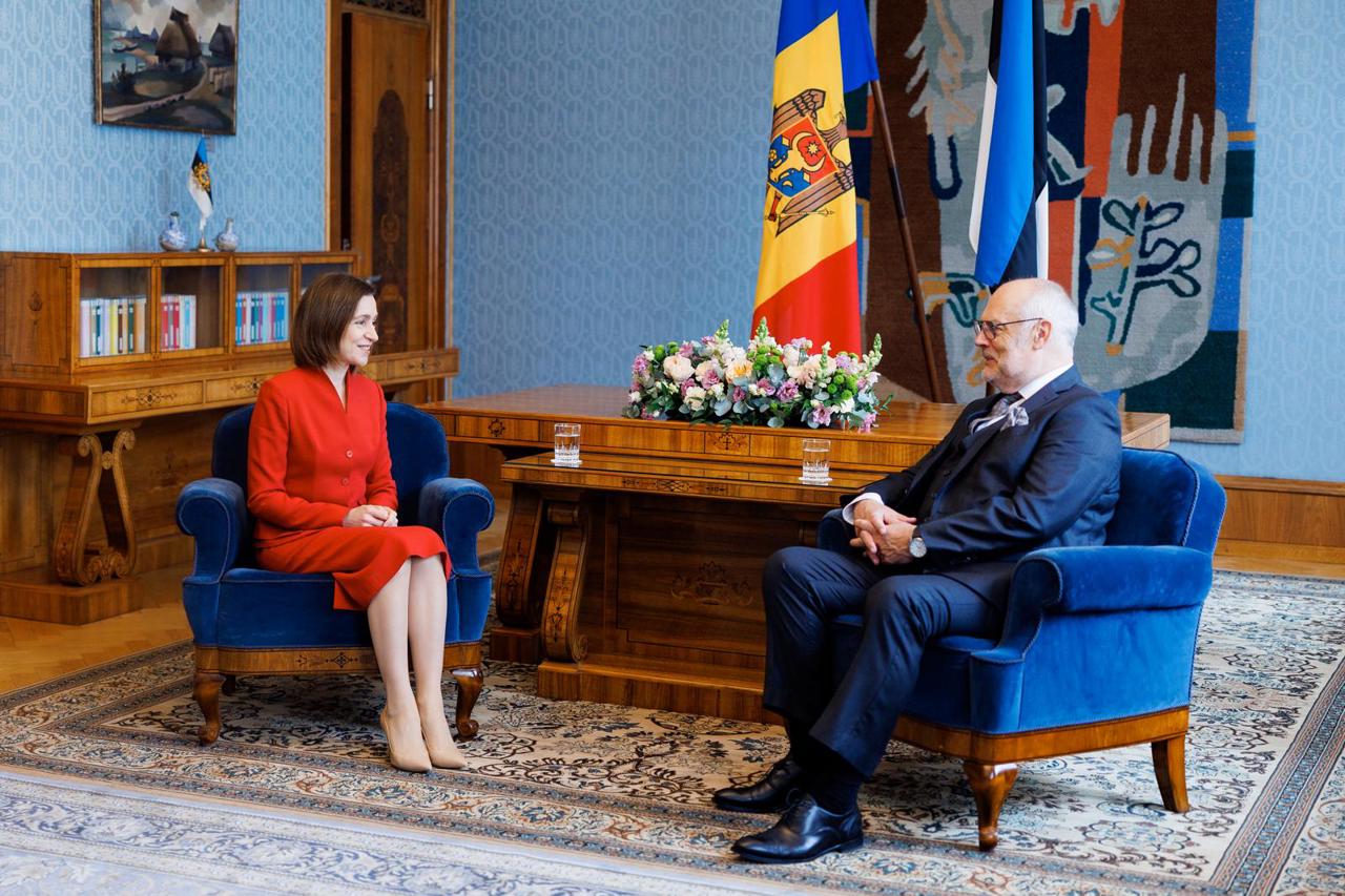 Maia Sandu, întâmpinată la Tallinn de președintele Estoniei: „Exprim recunoștință pentru sprijinul în parcursul european al R. Moldova”