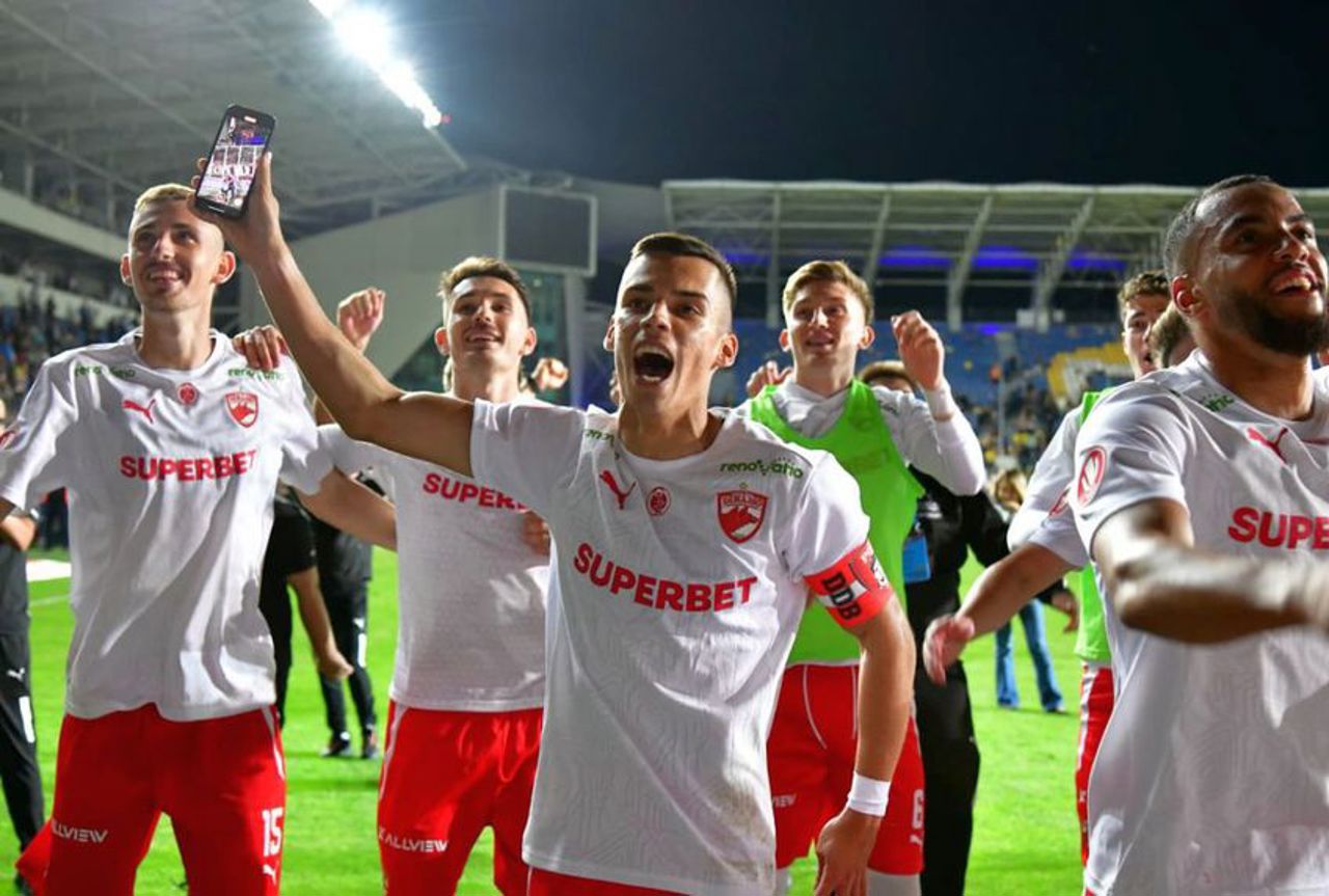 Dinamo jubilează: „câinii roșii" au urcat pe locul 3 în clasamentul Superligii românești de fotbal 