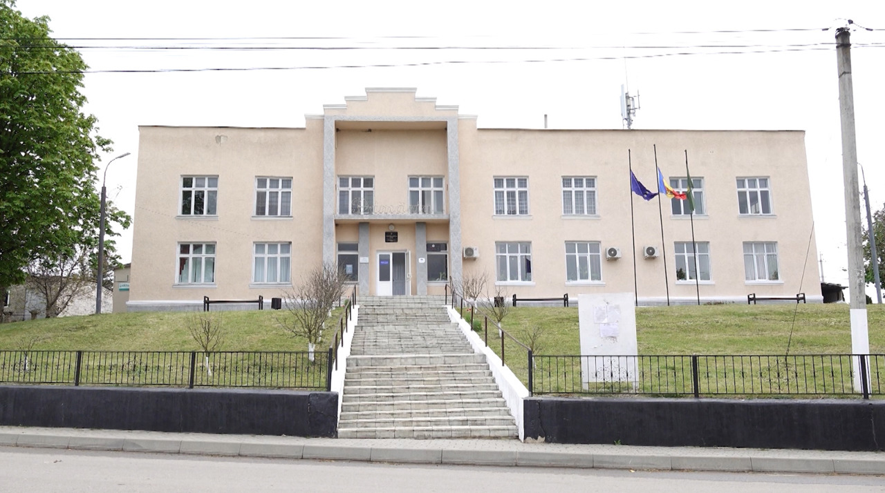 Probleme vechi și așteptări noi: Ce își doresc locuitorii din satul Plop de la viitorul primar