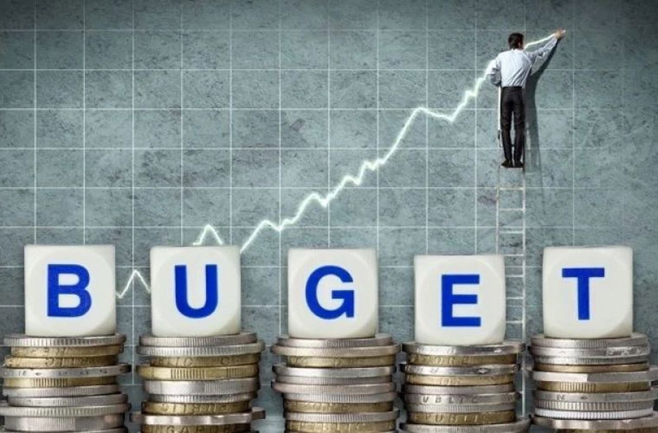 Bugetul „promisiunilor”: Experții avertizează că investițiile vor fi primele sacrificate prin rectificarea bugetară