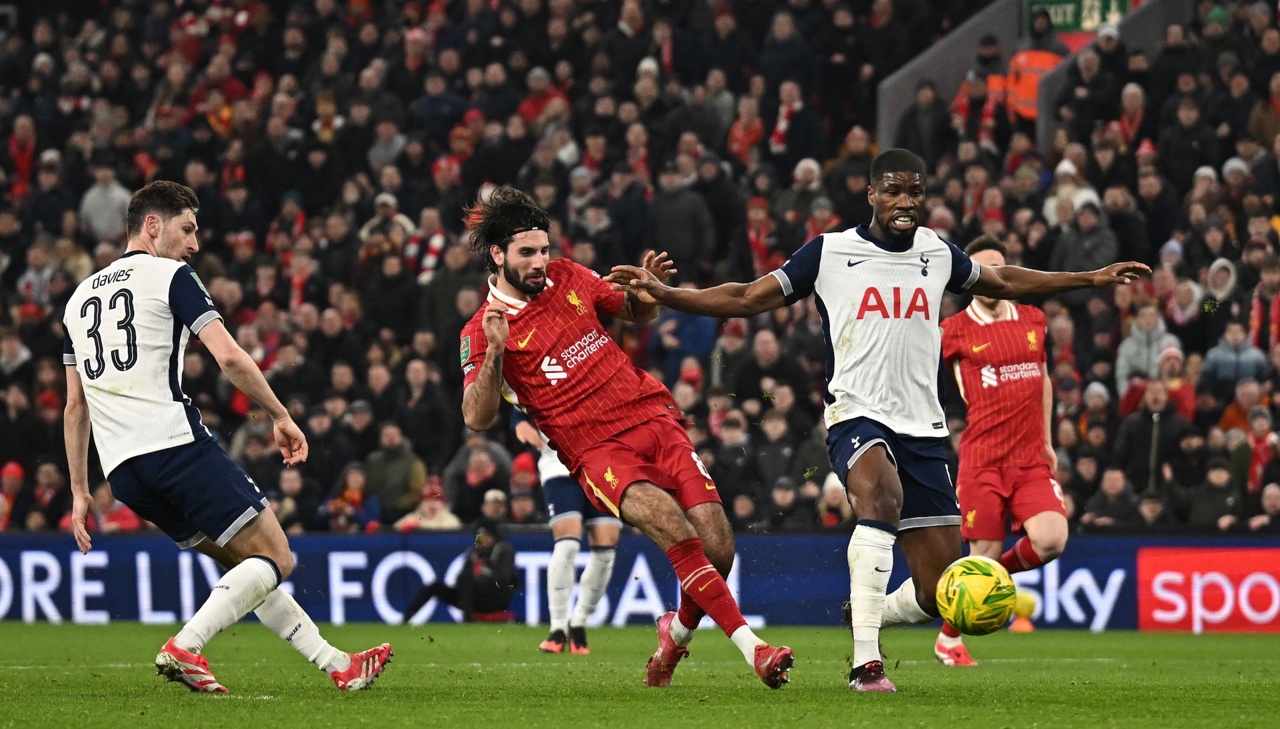 FC Liverpool, demonstrație de forță în fața lui Tottenham Hotspur în semifinalele Cupei Ligii Angliei