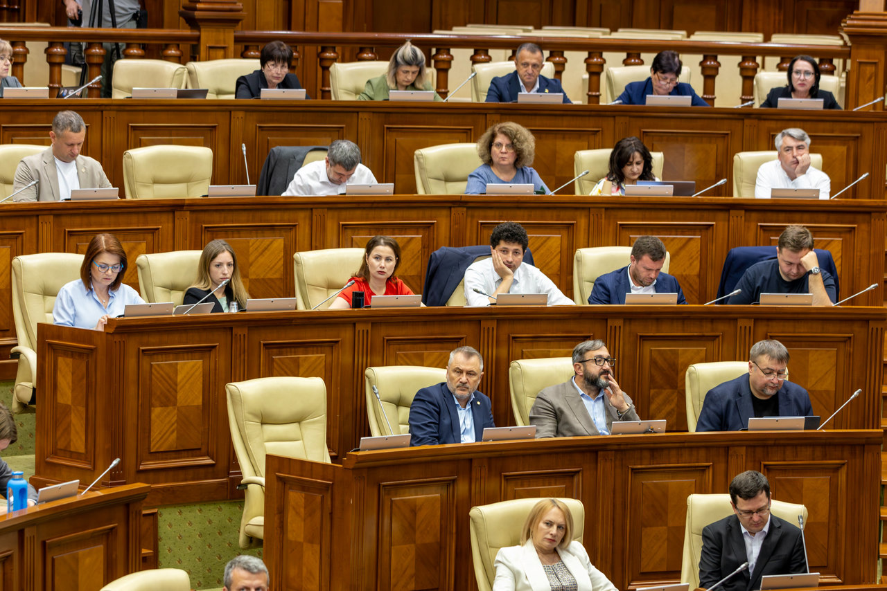 Permise, nu garantate: Parlamentul votează legea care va reglementa tranzacțiile și investițiile pe piața cripto