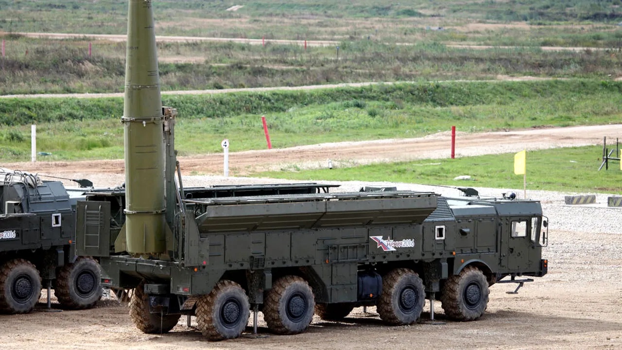 Rusia transportă arme nucleare în Belarus. Volodimir Zelenski avertizează despre mai multe scenarii de atac