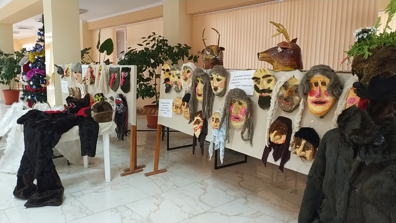 Expoziție de măști zoomorfe, inspirate din tradițiile populare, vernisată la Soroca