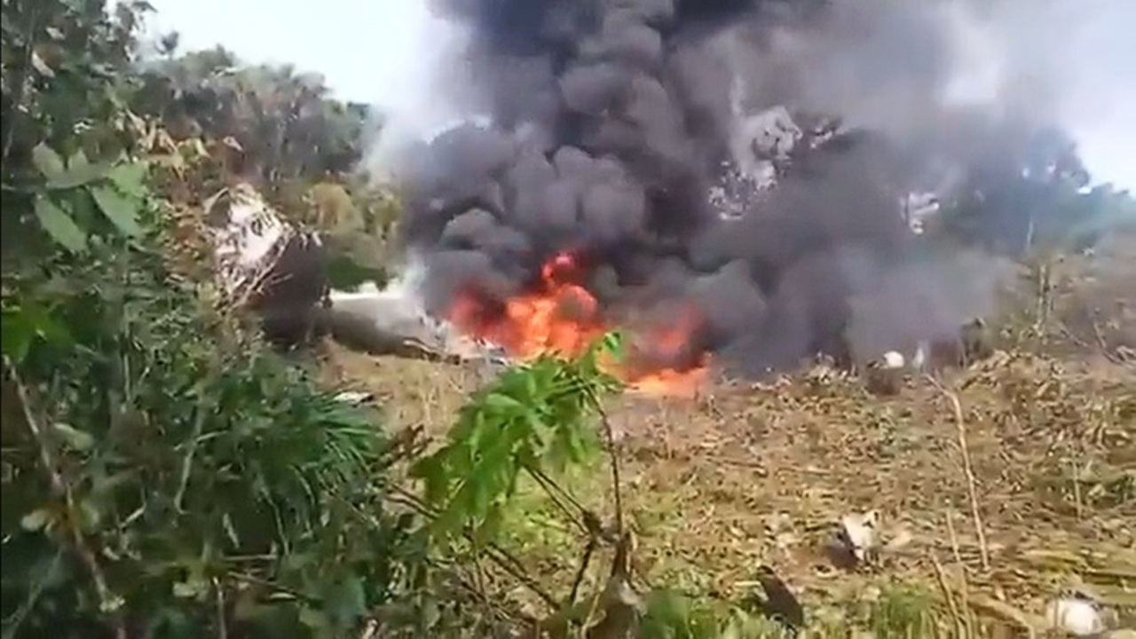 Dozens feared dead after Colombian military plane crashes
