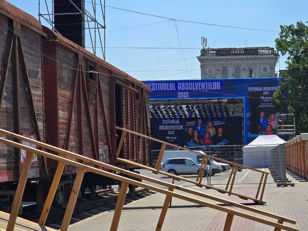 Replici după concertul organizat lângă expoziția „Trenul Durerii” din PMAN 