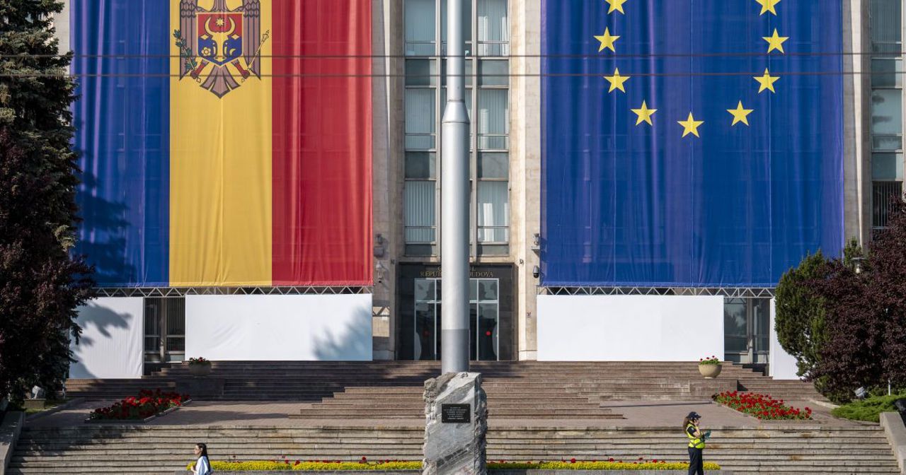 Un nou sondaj arată o R. Moldova divizată în privința direcției țării, dar tot mai favorabilă UE