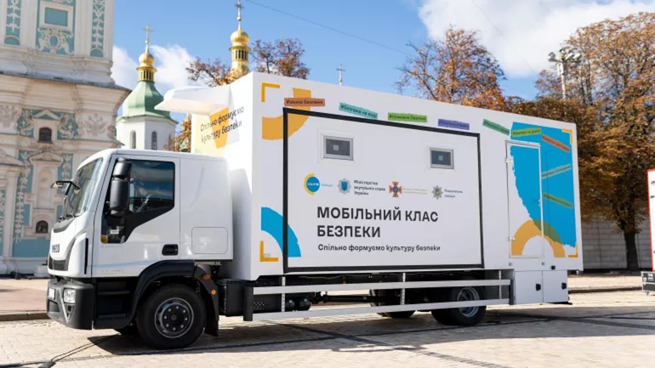 UNICEF Launches Mobile Classes in Ukraine