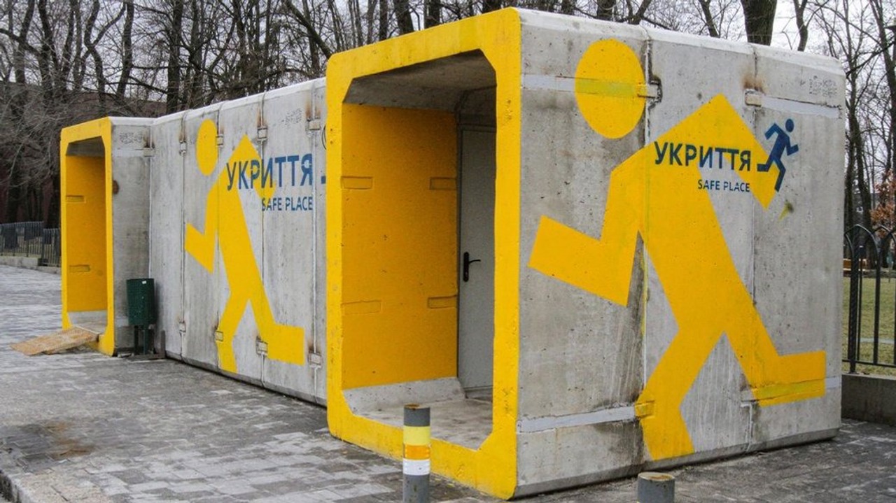 Adăposturi mobile de-a lungul rutelor școlare: Ucraina ia măsuri pentru protejarea elevilor 