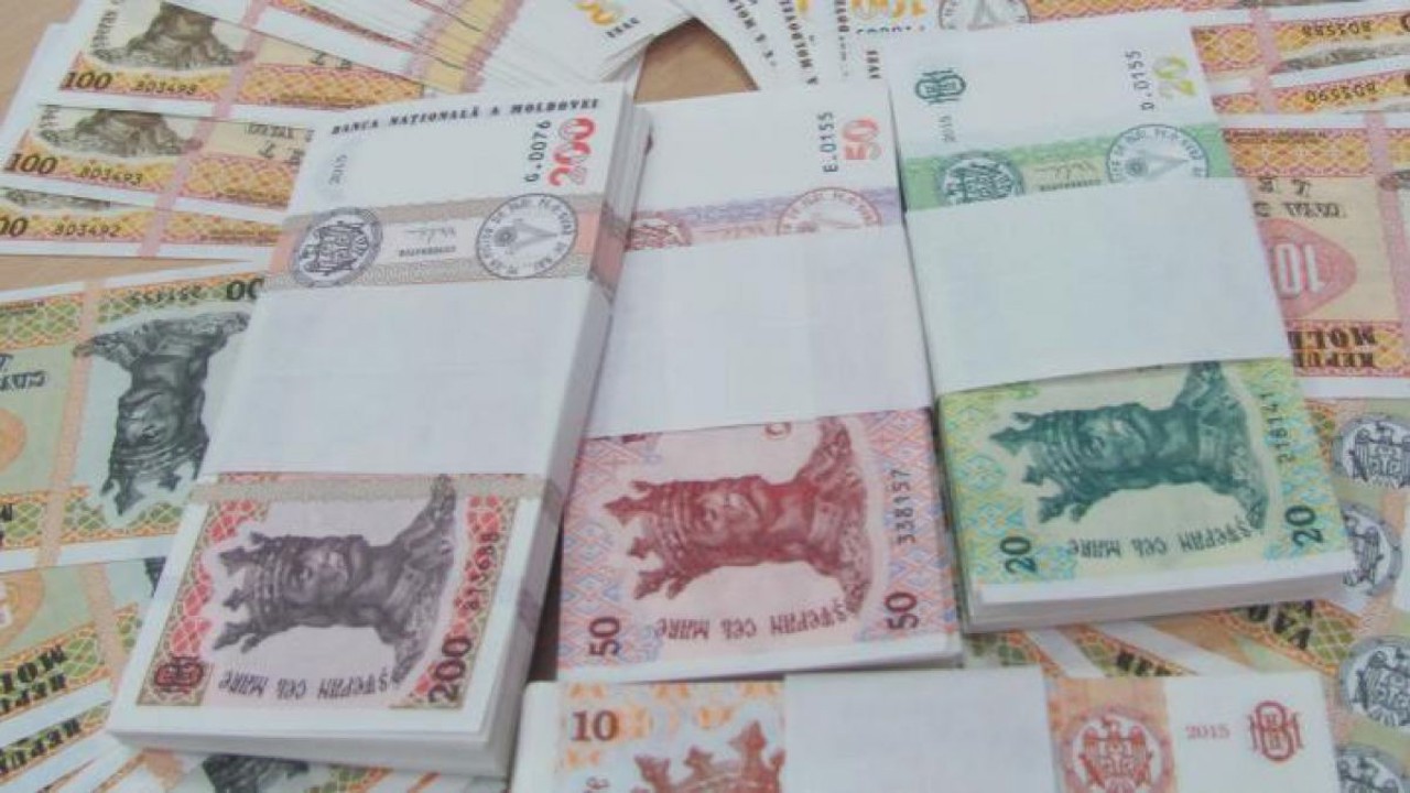 Averea ascunsă a moldovenilor: 100 de miliarde de lei în bănci, alte 100 de miliarde ținute „la saltea”