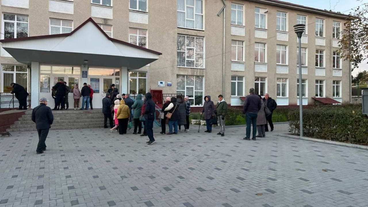 CEC: Over 11,300 left-bank voters cast ballots by 7 p.m.; all polling stations reopened after bomb alerts