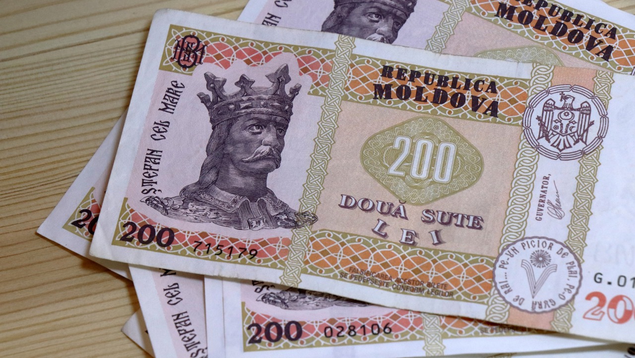 Осенью стипендии вырастут в среднем на 40%, а число получателей планируют сократить