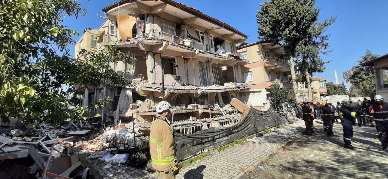 Moldovan rescuers, located in Turkey, found four people in the rubble, three of whom - dead