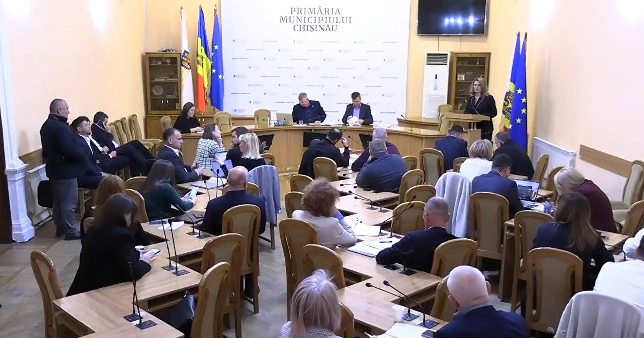 Mai mulți locuitori ai capitalei vor putea beneficia de cursuri IT sau de contabilitate la Centrul de Educație a Adulților din Chișinău