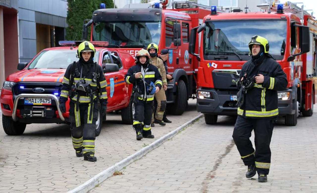  Сутки с пожарными: как проходит смена в столичной части №20