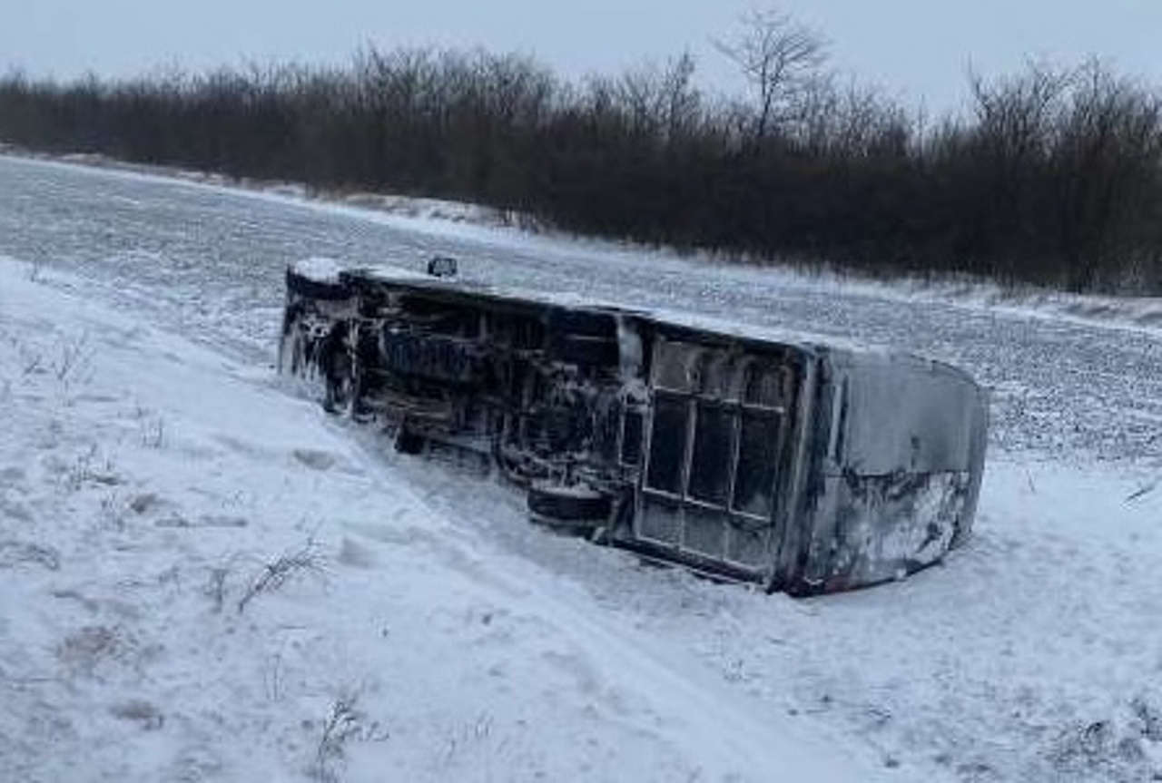 Chișinău-Bound microbus overturns in Galați county: Cause under investigation