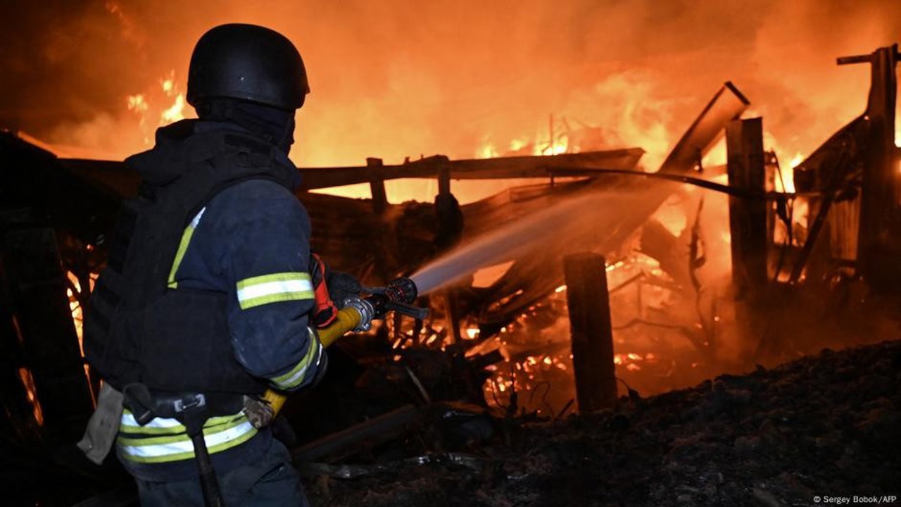 Șase răniți în urma atacului rusesc asupra Harkovului: incendii și distrugeri în cartiere rezidențiale