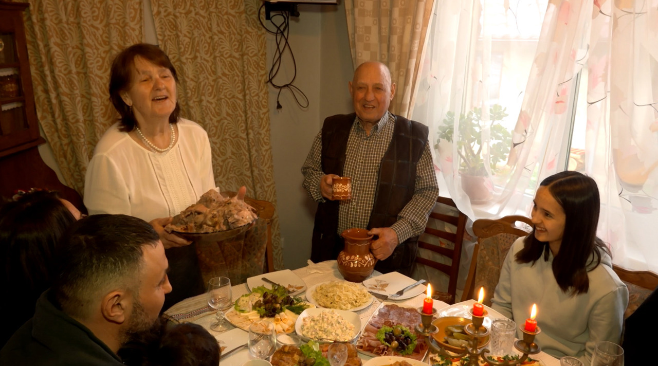 Paștele reunește familiile: Emoții și tradiții într-o gospodărie din Ruseștii Noi