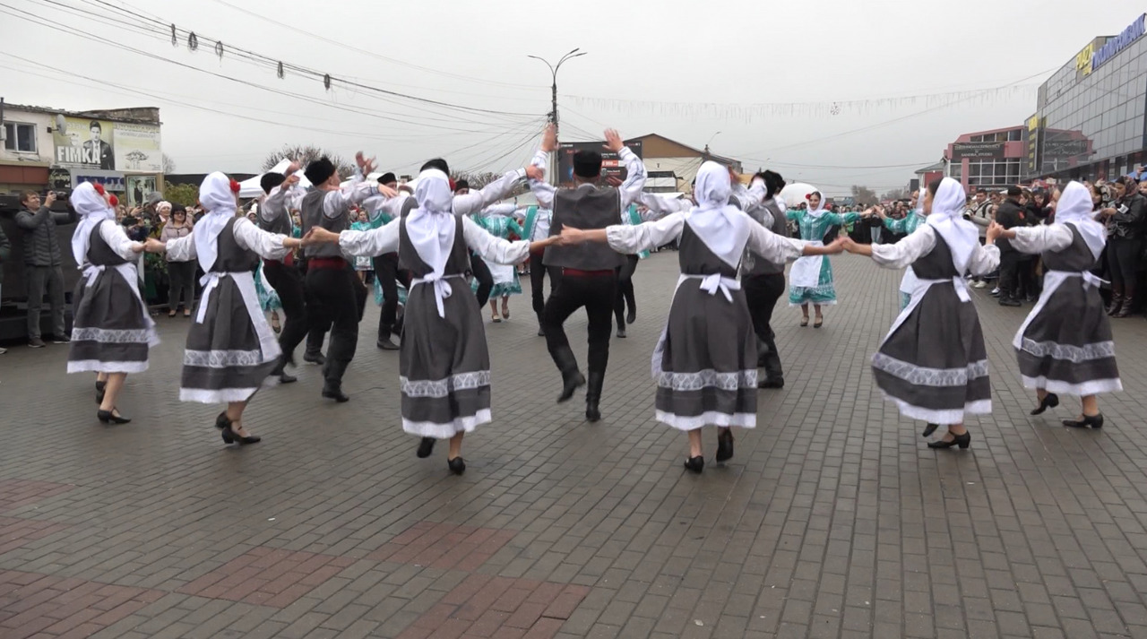 Festivalul Vinului la Comrat: tradiție, dans și gusturi autentice