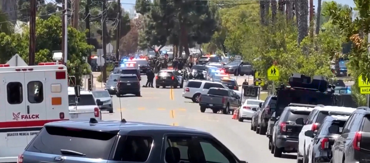 Trei morți într-o moschee din San Diego după un atac armat comis de doi adolescenți