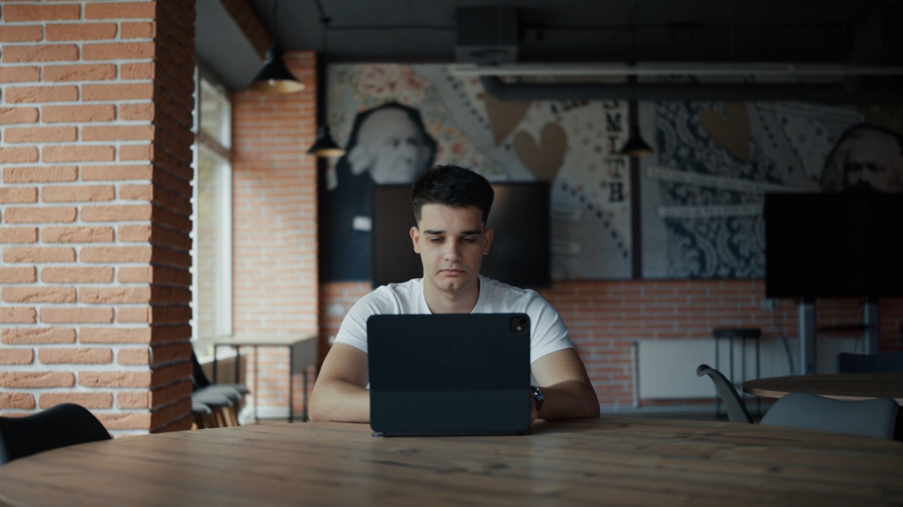 Moldova este UE! Victor Dragancea, student: „Europa pentru mine înseamnă șansa să-mi construiesc viitorul fără limite”