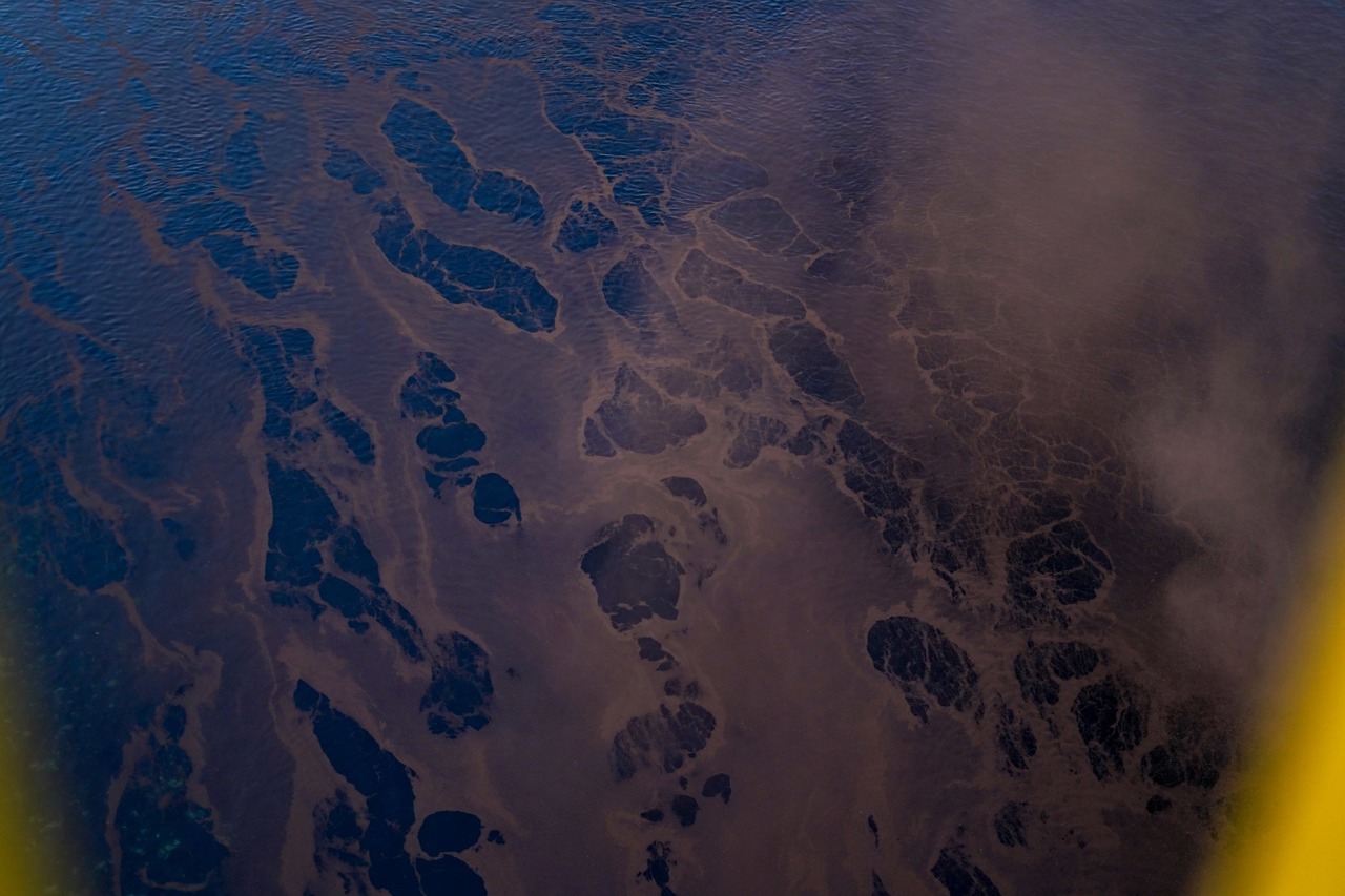 Russian strike on Ukraine dam triggers major Dniester oil spill