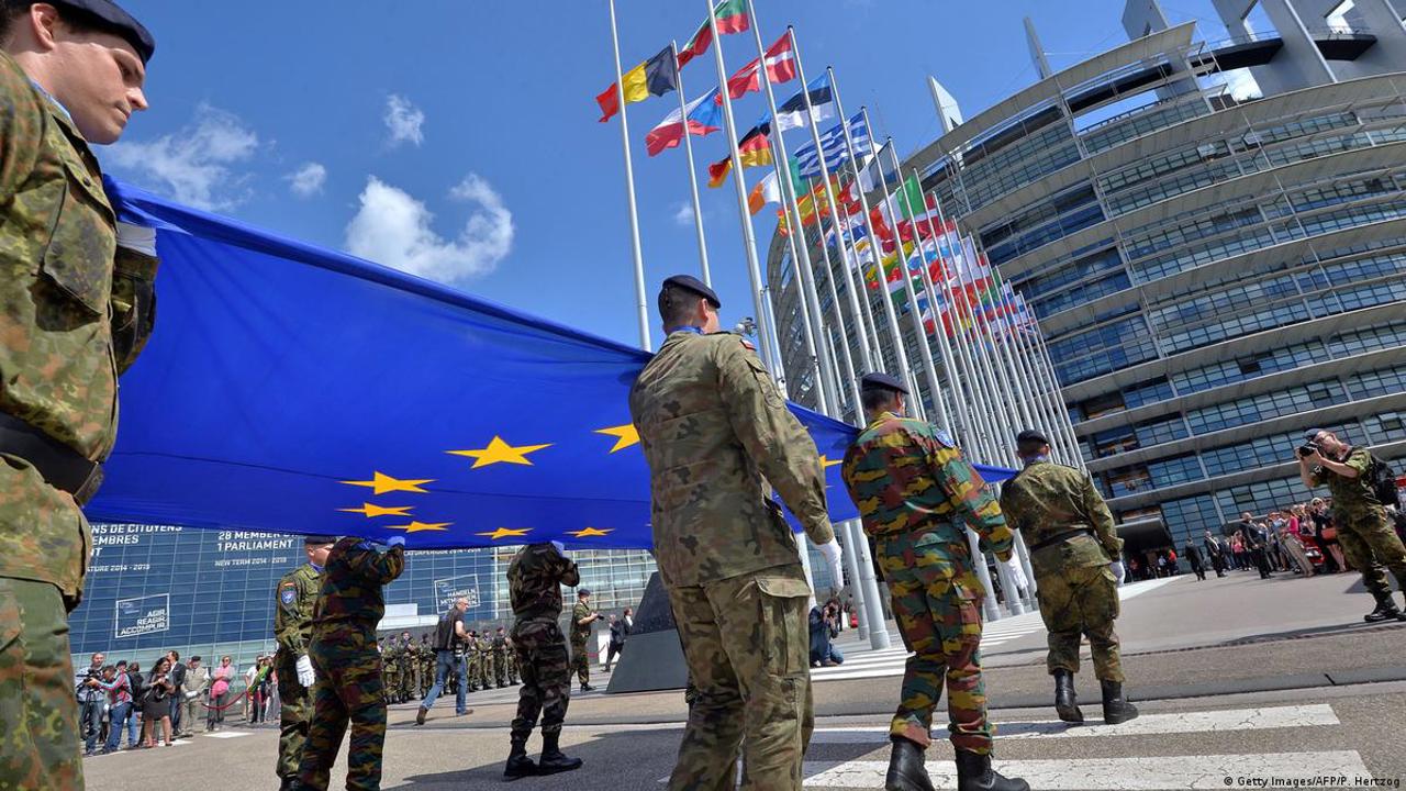 Mai mulți europarlamentari solicită o uniune a apărării și independență față de NATO