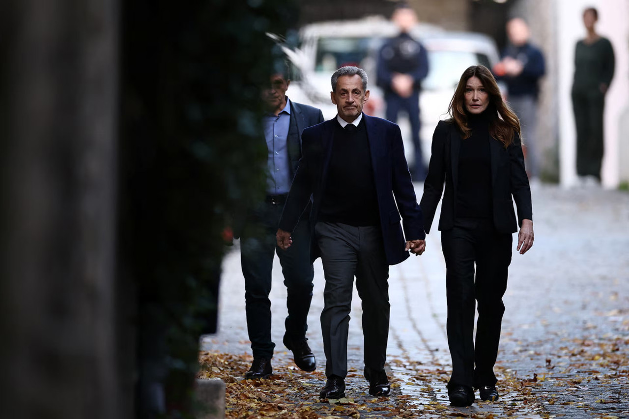 Николя Саркози прибыл в парижскую тюрьму Ля-Санте для отбывания пятилетнего срока