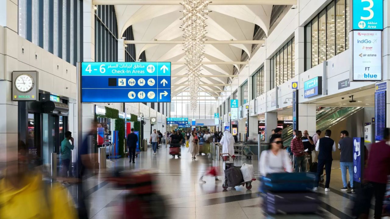 Peste 70 de moldoveni din Qatar încă așteaptă evacuarea, iar o cursă cu pasageri din R. Moldova ajunge la București pe 13 martie