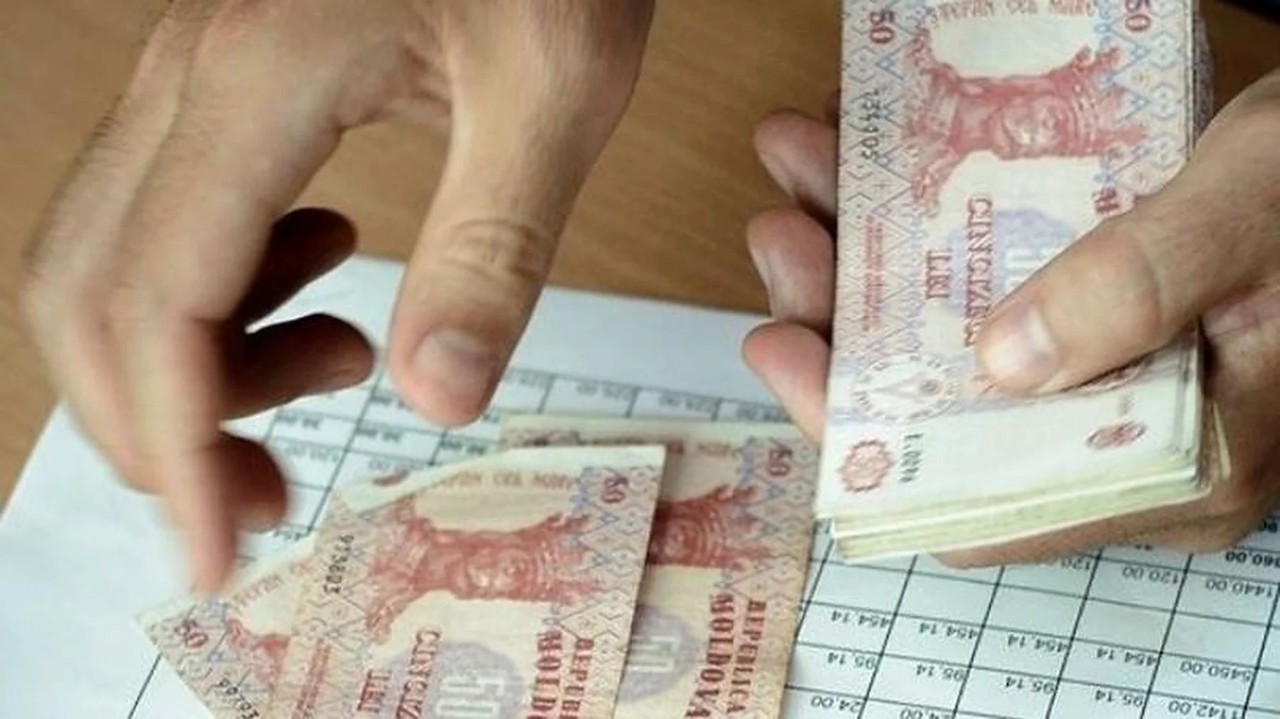 Sindicatele propun un salariu minim de 8.050 de lei: patronatele mai examinează