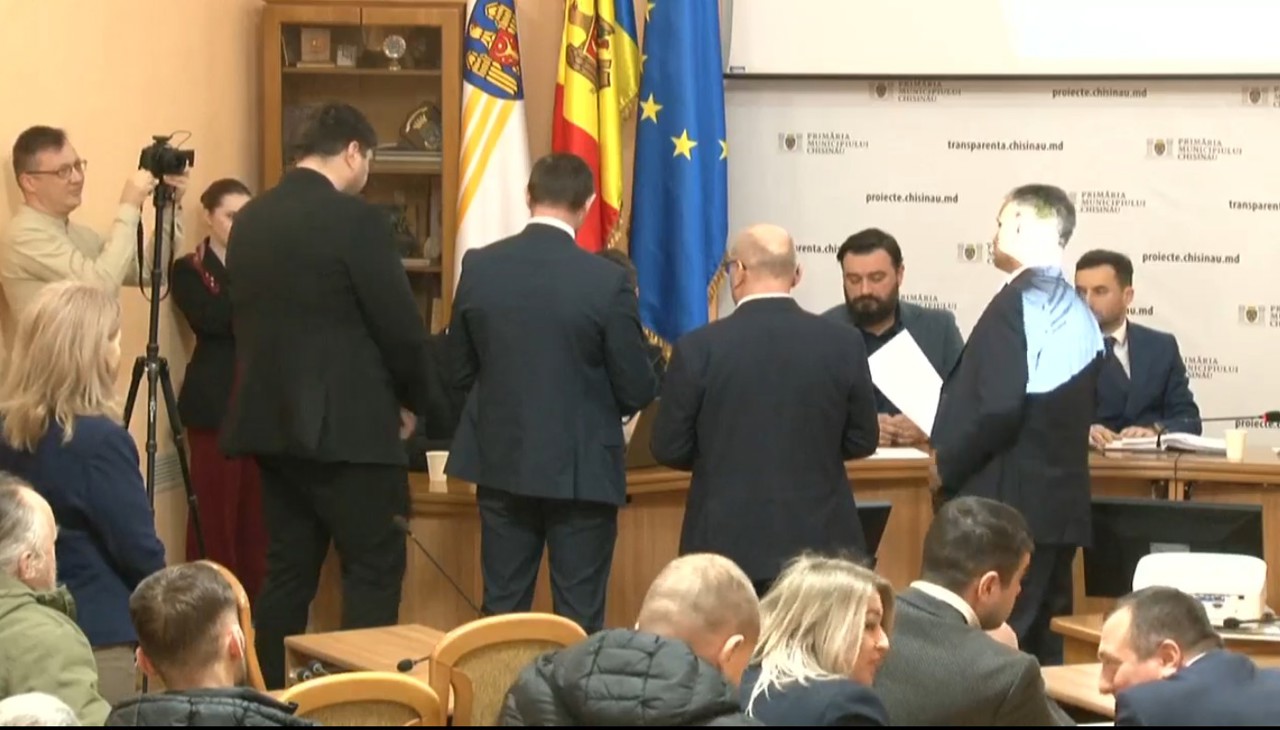 Noi tensiuni la Primăria Chișinău: Executivul a vrut să prezinte Planul de Mobilitate Urbană, iar consilierii PAS - să organizeze ședința CMC