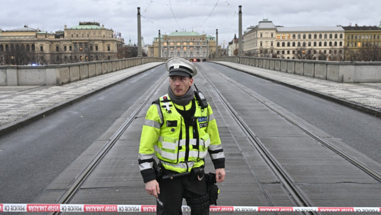 VIDEO// Mass shooting in downtown Prague