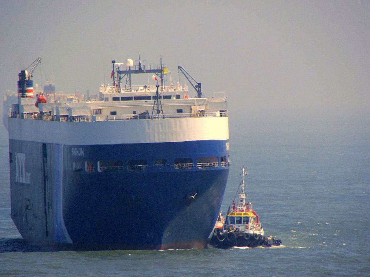 Pirații atacă în Marea Roșie. Rebelii din Yemen au făcut publice imagini cu momentul capturării navei "Galaxy Leader"