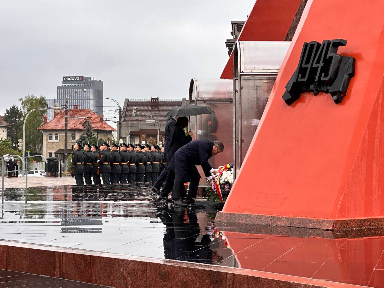  Depuneri de flori la Complexul Memorial „Eternitate”. Maia Sandu: „Victoria păcii ne-a redat speranța unui viitor construit pe libertate”