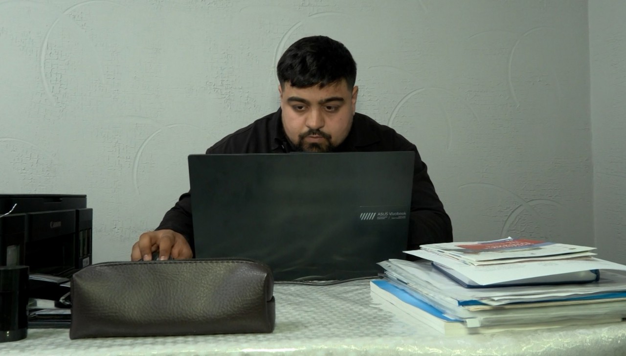 Tânăr de etnie romă, mediator comunitar în raionul Glodeni: Ajută semenii să-și cunoască drepturile 