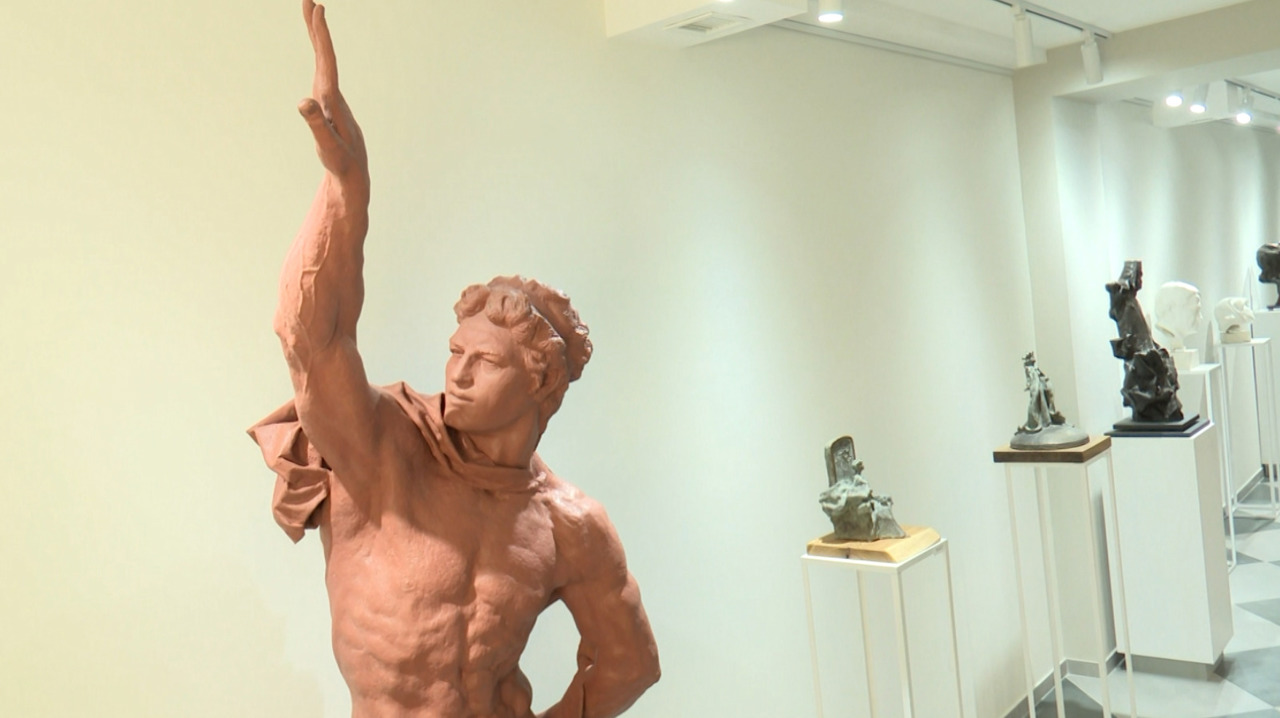 Prima expoziție personală a sculptorului Pavel Obreja, inaugurată la Chișinău