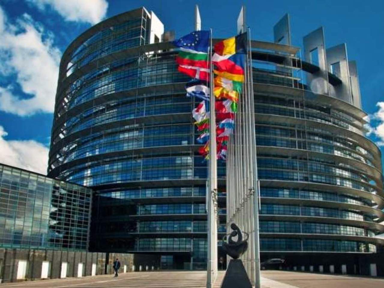 Oligarch Plahotniuc sues EU Council over sanctions