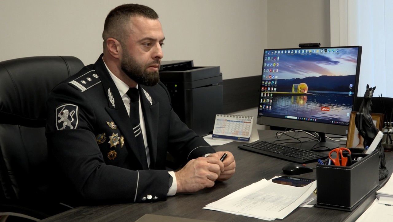 VIDEO | „Avem rolul de a-i ajuta pe cei aflați la nevoie”: La ce activități recurg polițiștii pentru a „uita” de crime