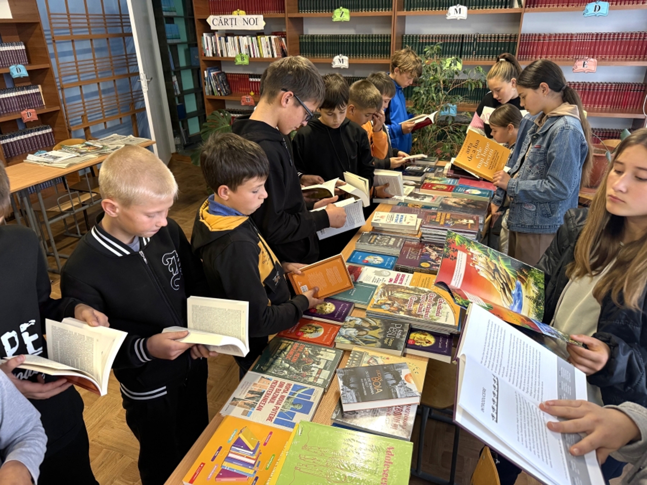 Over 5,000 books reach Moldovan schools with Romania’s support