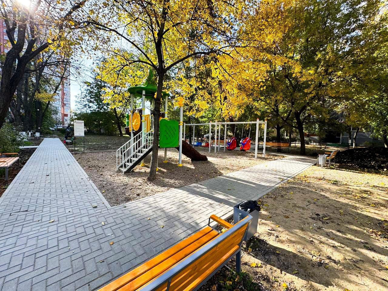 „Curtea europeană”, cu lucrări întârziate: bani sunt, dar lipsesc constructorii în mai multe cartiere din Chișinău