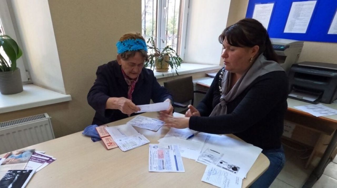 Compensații pentru încălzire: Asistenții sociali, instruiți cum să ajute cetățenii să se înscrie online pentru a beneficia de bani de la stat