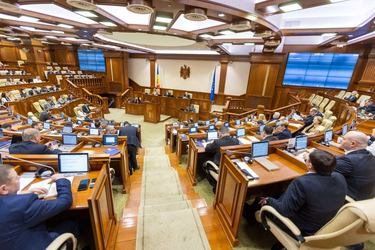 Parlamentul schimbă procedura: Experții internaționali în comisiile de vetting  pot fi propuși repetat și votați cu majoritate simplă