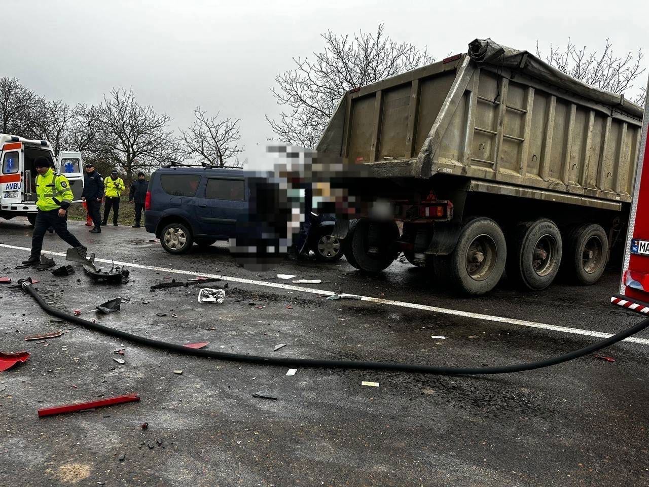 Doi oameni au murit în urma unui accident pe drumul Soroca-Cosăuți